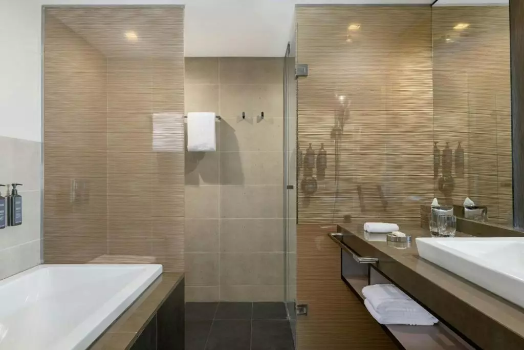 سرویس بهداشتی SHERATON GRAND METECHI PALACE